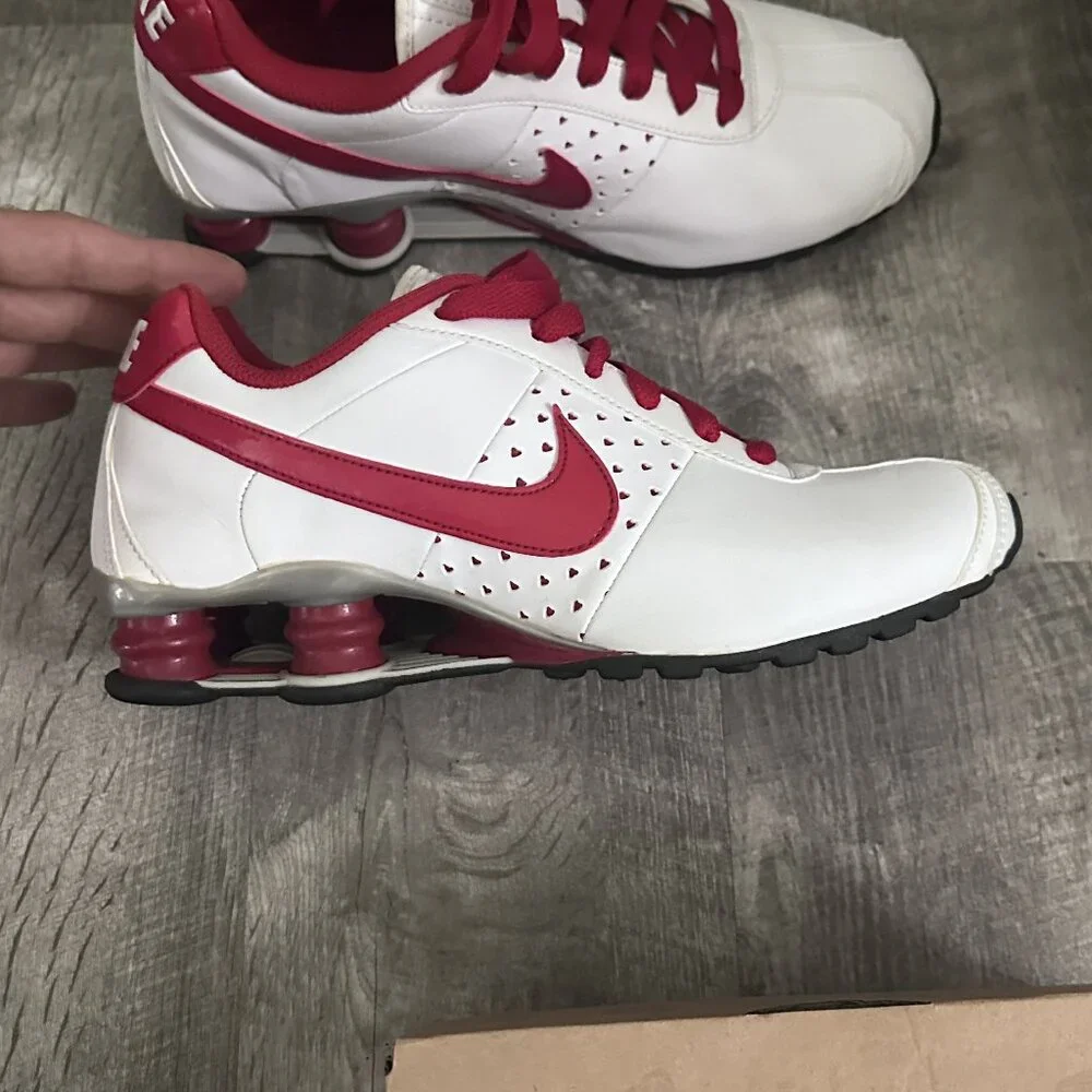 NEW Womens Nike SHOX Classic II Size 7 White and Red - Rare - NIB - Picture 3 of 4
